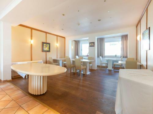 Beautiful Apartment In S�ll With Garden