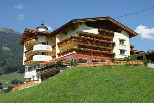 Posada Gasthof Tannen - Alm