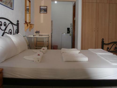 Hostal Efi Apartments (???)