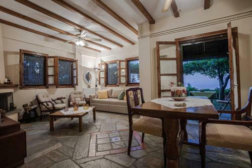 Villa Deja Blue
