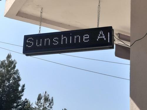 Soula's Sunshine Big Apartment