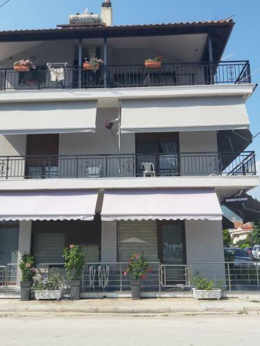 Soula's Sunshine Big Apartment