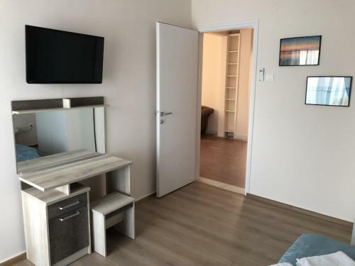 Elena's Apartments
