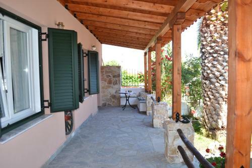 Traditional Villa Nea Peramos