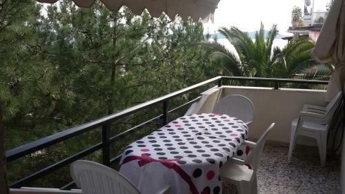 Nea Peramos Large Apartment Near The Beach