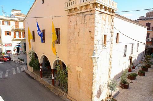 Old Town Apartment Next To Seafront Promenade