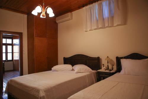 Under The Clock Tower (greek Traditional 125m2 Home)