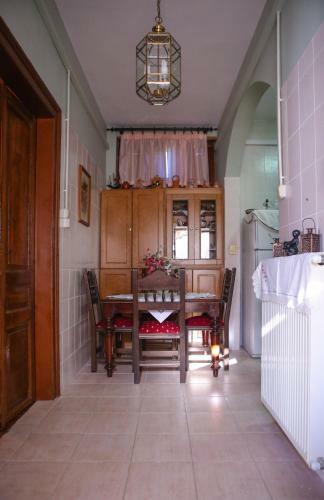 Under The Clock Tower (greek Traditional 125m2 Home)