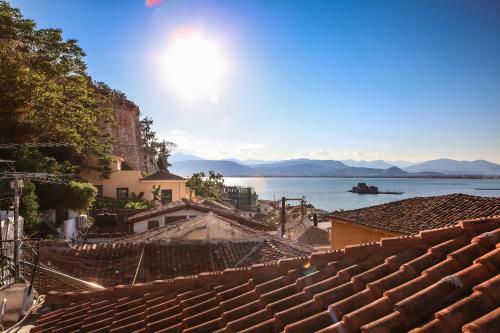 Under The Clock Tower (greek Traditional 125m2 Home)