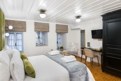 Mavrogenous Luxury Apartments
