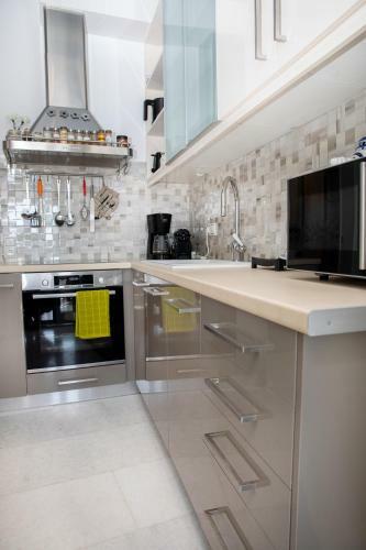 Caper-2 Bedroom Traditional Home With Amazing View