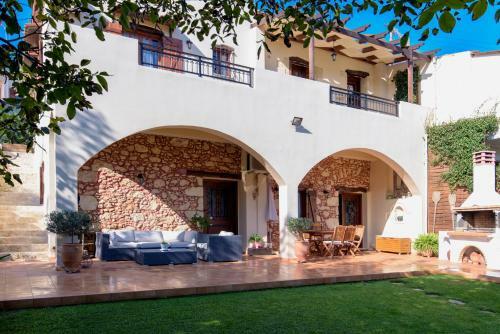 Alia Stone Villa-ideal For Families & Private Heated Pool