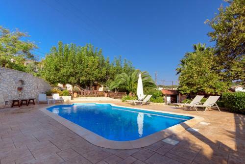 Alia Stone Villa-ideal For Families & Private Heated Pool