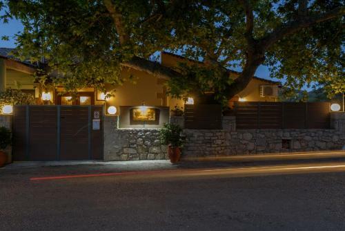 Alia Stone Villa-ideal For Families & Private Heated Pool
