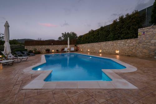 Alia Stone Villa-ideal For Families & Private Heated Pool