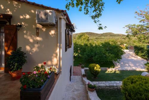 Alia Stone Villa-ideal For Families & Private Heated Pool