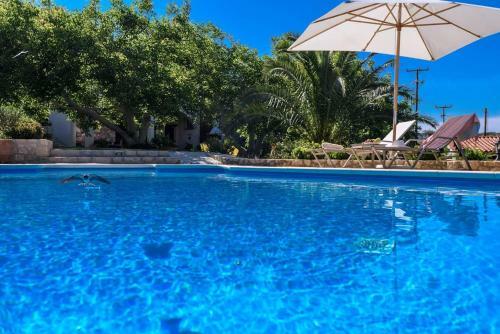 Alia Stone Villa-ideal For Families & Private Heated Pool