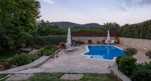 Alia Stone Villa-ideal For Families & Private Heated Pool