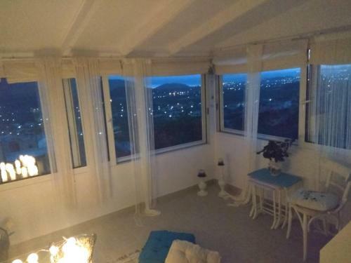Outstanding Panoramic View, 10? Beach, 20? Airport