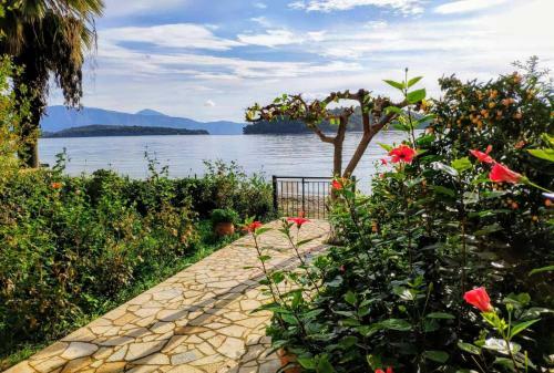 Daglas Beach House At Nidri