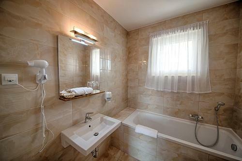 K�t Korona Konferencia �s Wellness Hotel