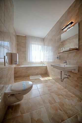 K�t Korona Konferencia �s Wellness Hotel