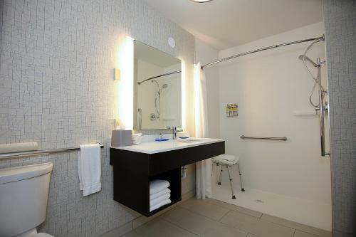 Holiday Inn Express Hotel & Suites Ashland