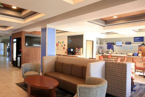 Holiday Inn Express Hotel & Suites Ashland