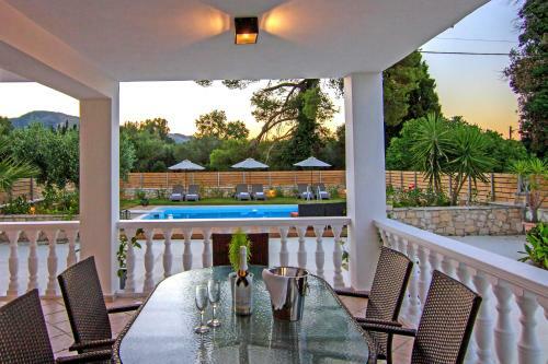 White Collection Villas & Suites - Pnoe Villa