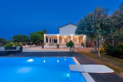 White Collection Villas & Suites - Pnoe Villa