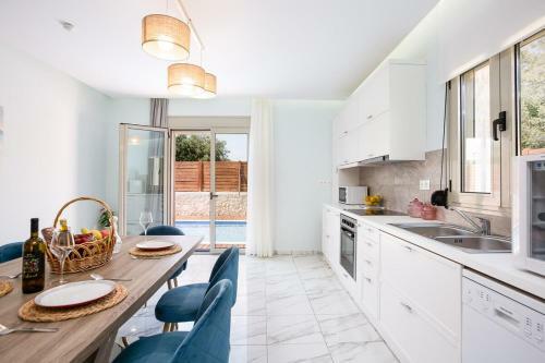 Villa Vera - With Private Heated Pool & Jacuzzi