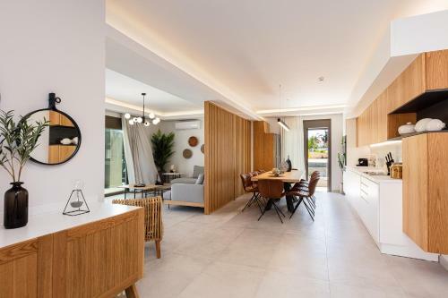 Lagoon Seabreeze Villa, Sumptuous Retreat!