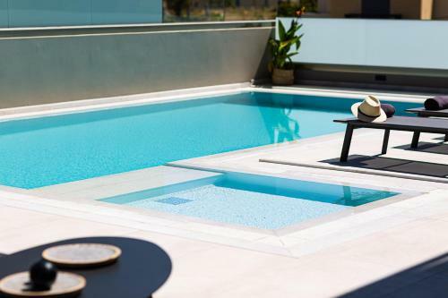 Lagoon Seabreeze Villa, Sumptuous Retreat!