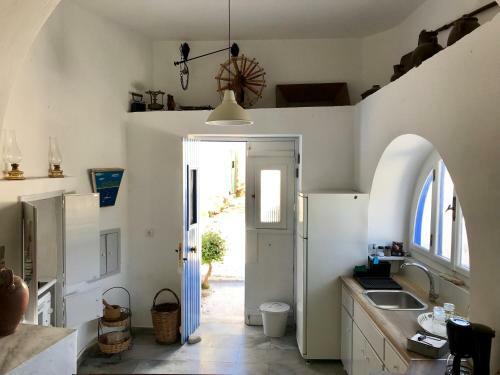 Spacious Paros, Lefkes House With Awesome View
