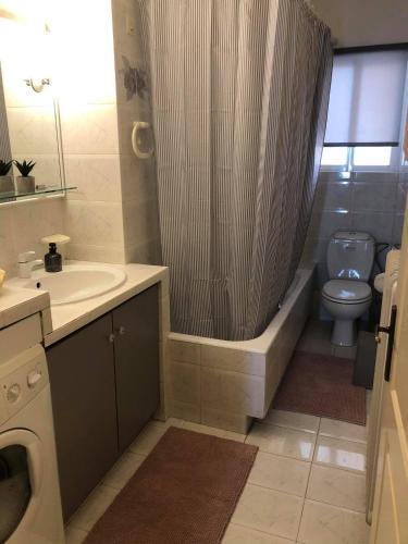 Elina's Spacious Apartment In Patras
