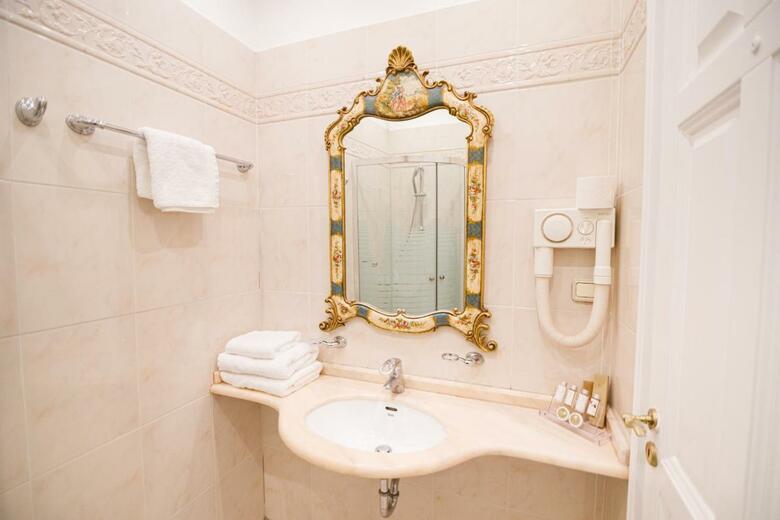 Konstantinos Palaiologos Hotel