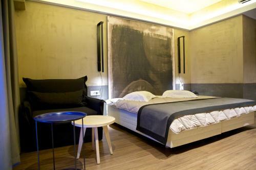 Adonis City Hotel