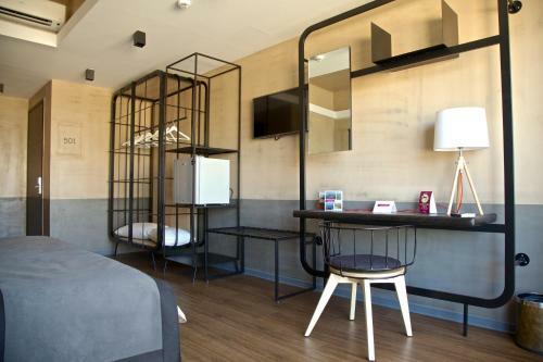 Adonis City Hotel