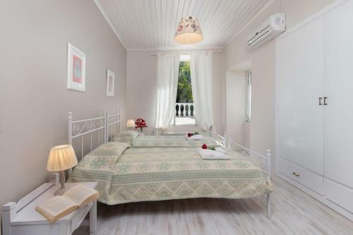 Villa Mamma Mar, Magazia