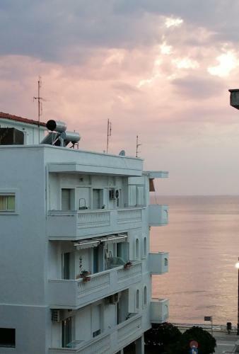 Sunny Apartment With Amazing Sea View