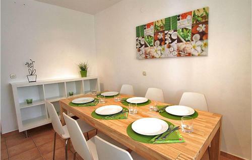 Amazing Apartment In Ribarica With 2 Bedrooms