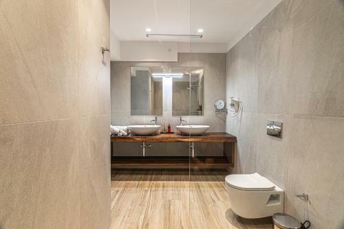 Hotel F & S Lounge Suites