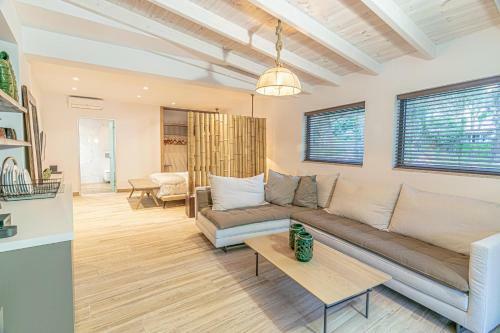Hotel F & S Lounge Suites