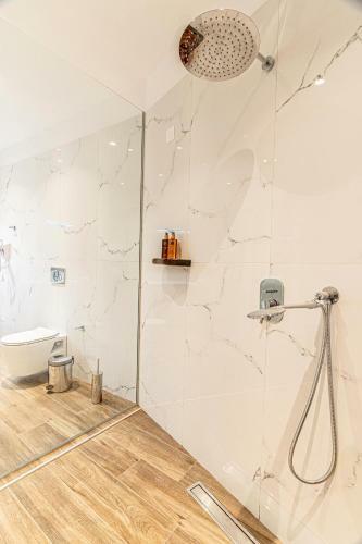 Hotel F & S Lounge Suites