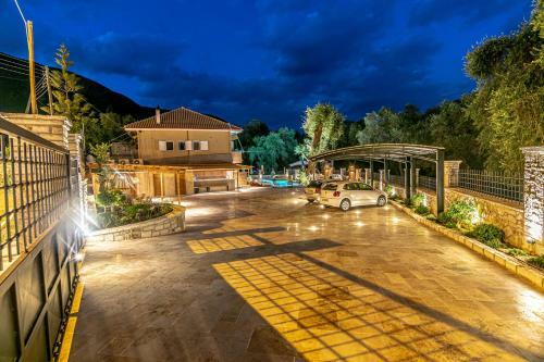 Hotel F & S Lounge Suites