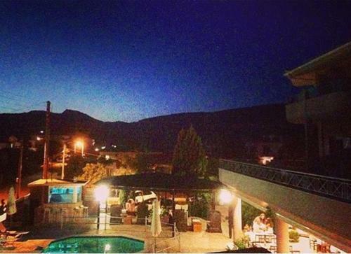 Apartment With 2 Bedrooms In Ammoudia