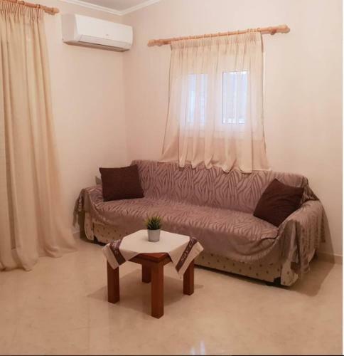 Apartment With 2 Bedrooms In Ammoudia