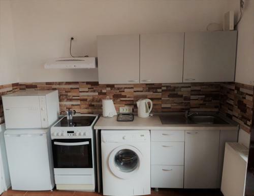 Newly Refurbished Apartment With Patio
