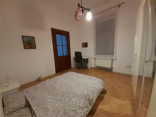 Newly Refurbished Apartment With Patio