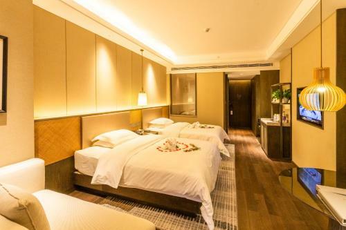 Lushang Zhichun Lake Hot Spring Hotel